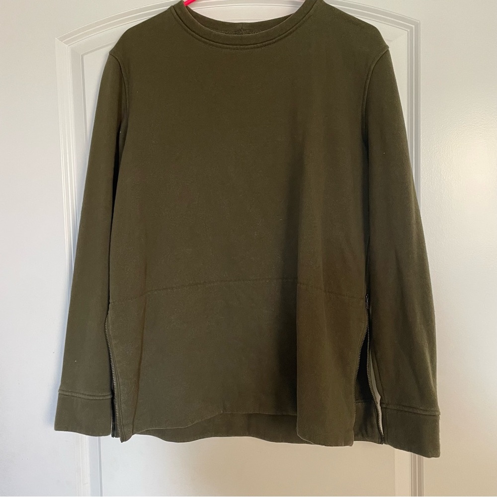 Lululemon sweatshirt